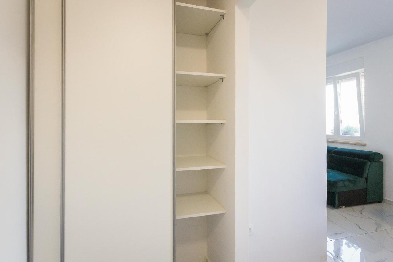 Apartment Three Waves New *